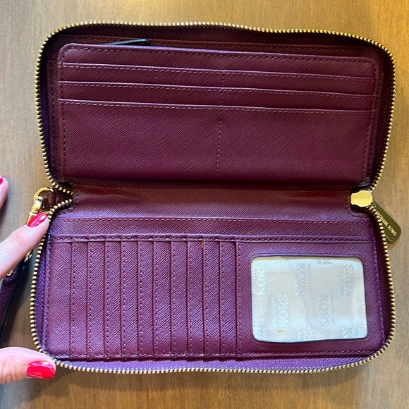 Michael Kors Jet Set Zip Around Wallet - Picture 3 of 3